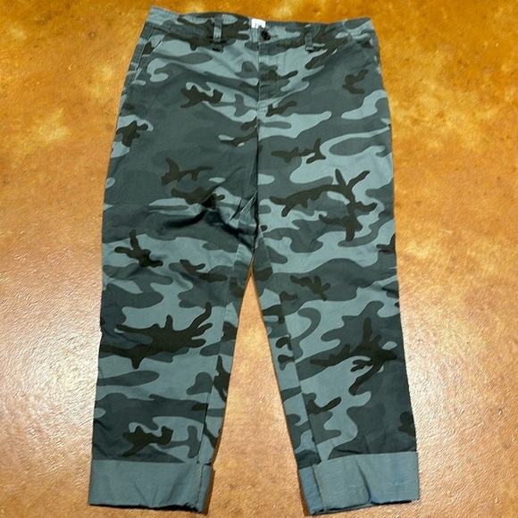 GAP Denim - GAP look like new camouflage capris. Size 10
